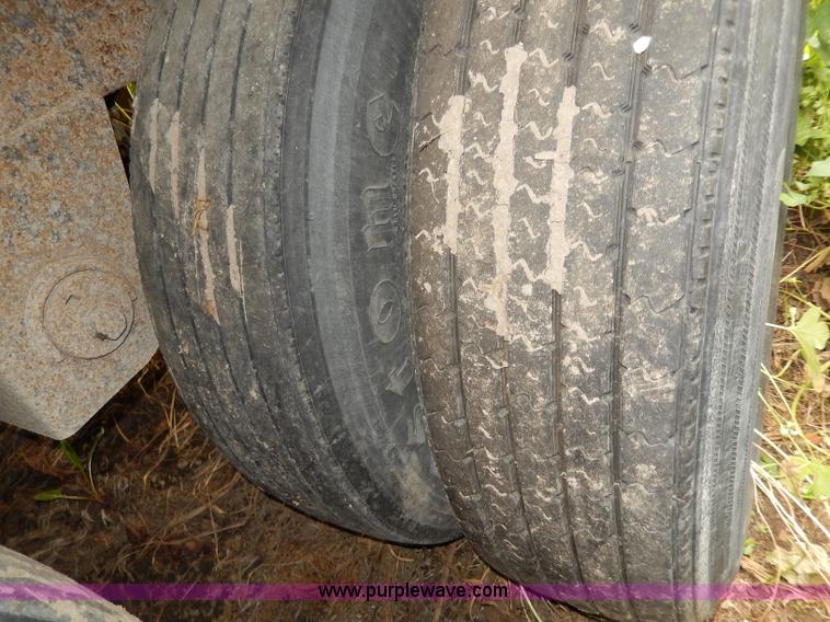 image for item I4312 1997 Utility 53' dry van trailer