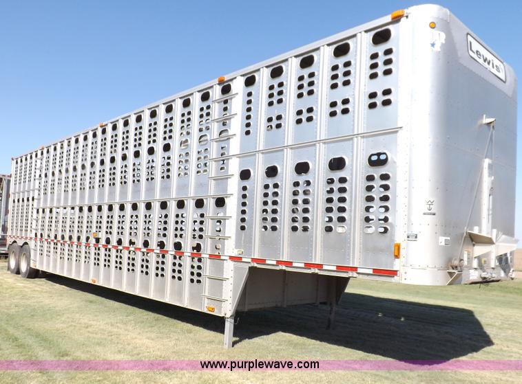 image for item I7585 2000 Wilson PSDCL-302 livestock trailer