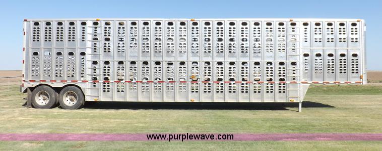 image for item I7585 2000 Wilson PSDCL-302 livestock trailer