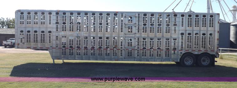 image for item I7585 2000 Wilson PSDCL-302 livestock trailer