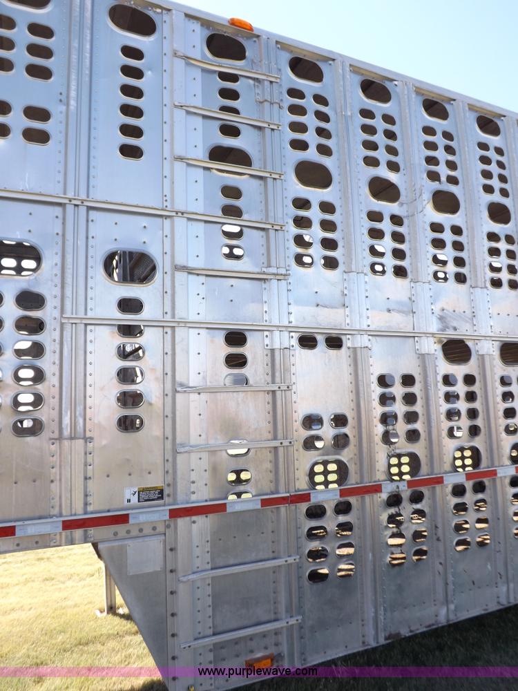image for item I7585 2000 Wilson PSDCL-302 livestock trailer