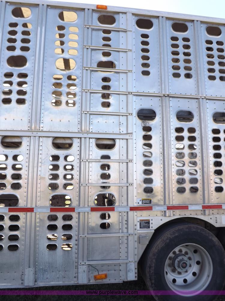 image for item I7585 2000 Wilson PSDCL-302 livestock trailer