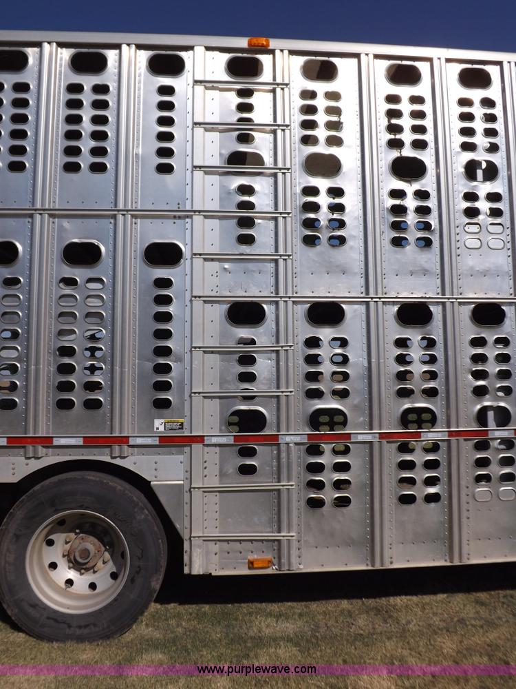 image for item I7585 2000 Wilson PSDCL-302 livestock trailer