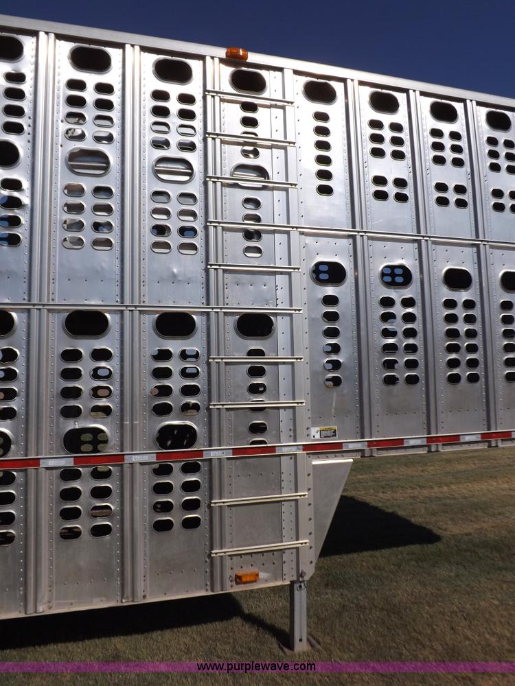 image for item I7585 2000 Wilson PSDCL-302 livestock trailer