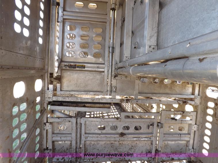 image for item I7585 2000 Wilson PSDCL-302 livestock trailer