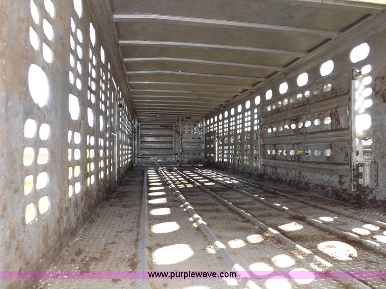 image for item I7585 2000 Wilson PSDCL-302 livestock trailer