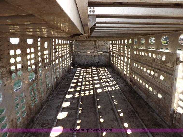 image for item I7585 2000 Wilson PSDCL-302 livestock trailer