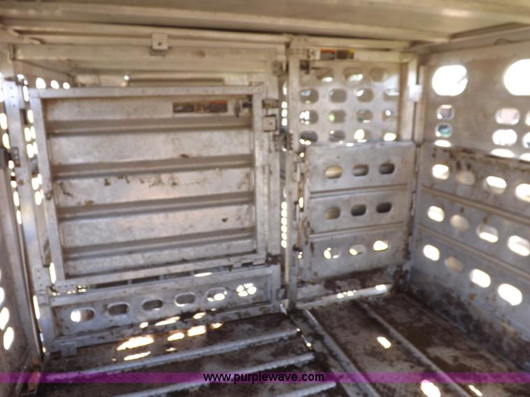 image for item I7585 2000 Wilson PSDCL-302 livestock trailer