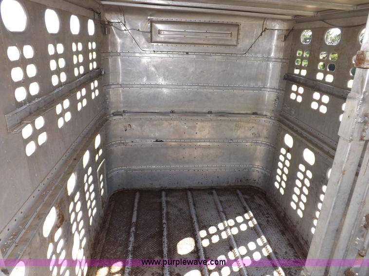 image for item I7585 2000 Wilson PSDCL-302 livestock trailer