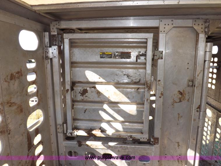 image for item I7585 2000 Wilson PSDCL-302 livestock trailer