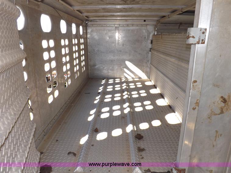 image for item I7585 2000 Wilson PSDCL-302 livestock trailer