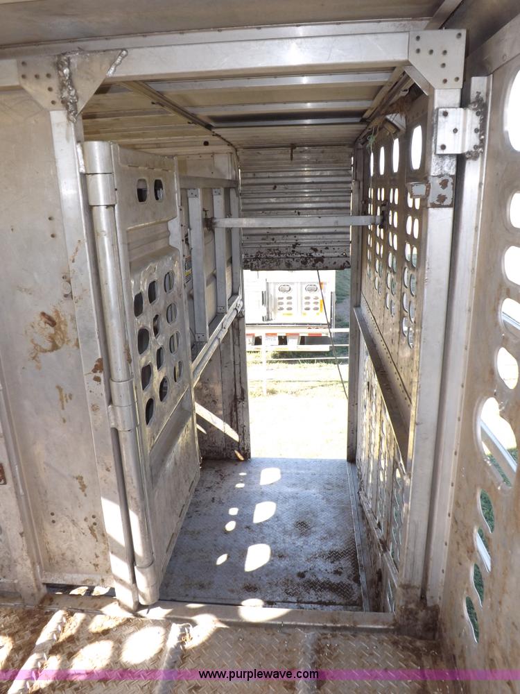 image for item I7585 2000 Wilson PSDCL-302 livestock trailer