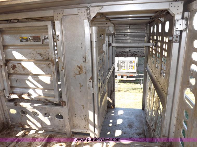 image for item I7585 2000 Wilson PSDCL-302 livestock trailer