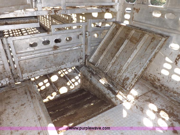 image for item I7585 2000 Wilson PSDCL-302 livestock trailer