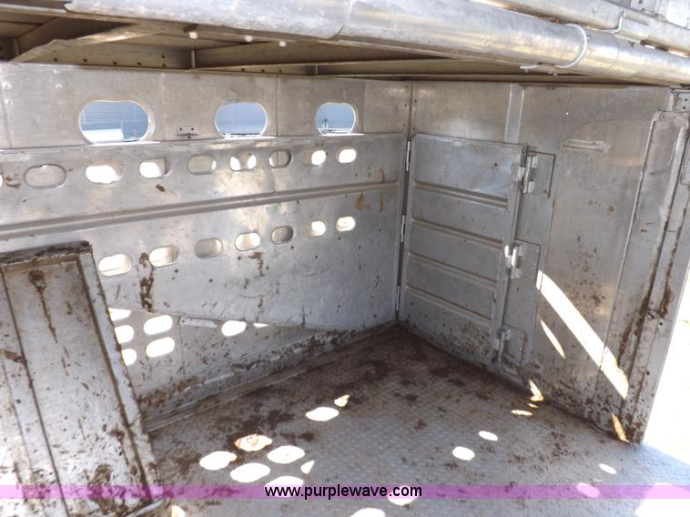 image for item I7585 2000 Wilson PSDCL-302 livestock trailer