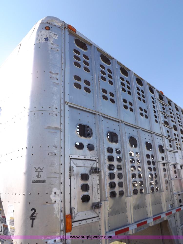 image for item I7585 2000 Wilson PSDCL-302 livestock trailer