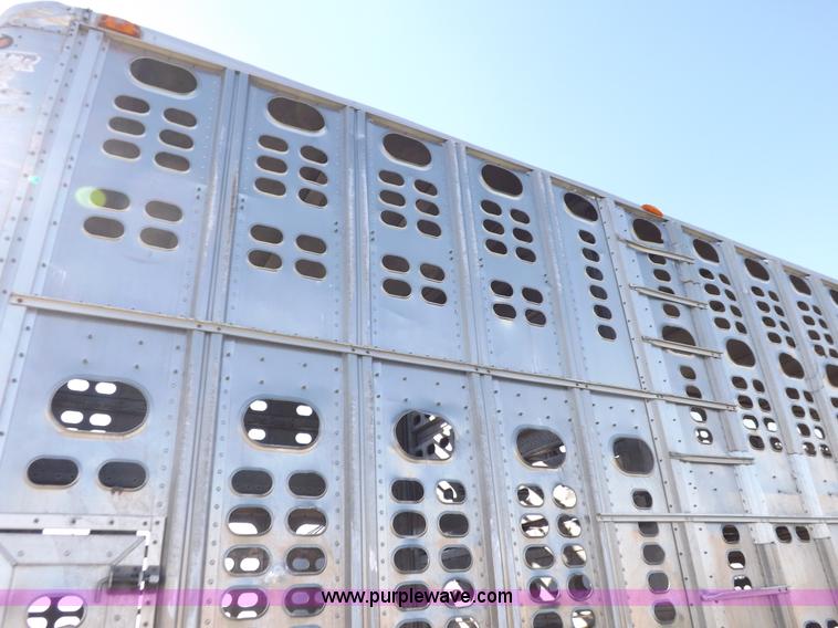 image for item I7585 2000 Wilson PSDCL-302 livestock trailer