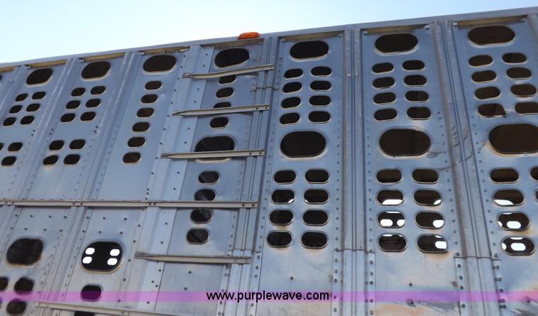 image for item I7585 2000 Wilson PSDCL-302 livestock trailer