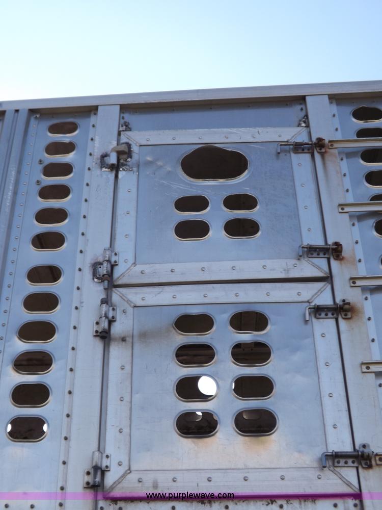 image for item I7585 2000 Wilson PSDCL-302 livestock trailer