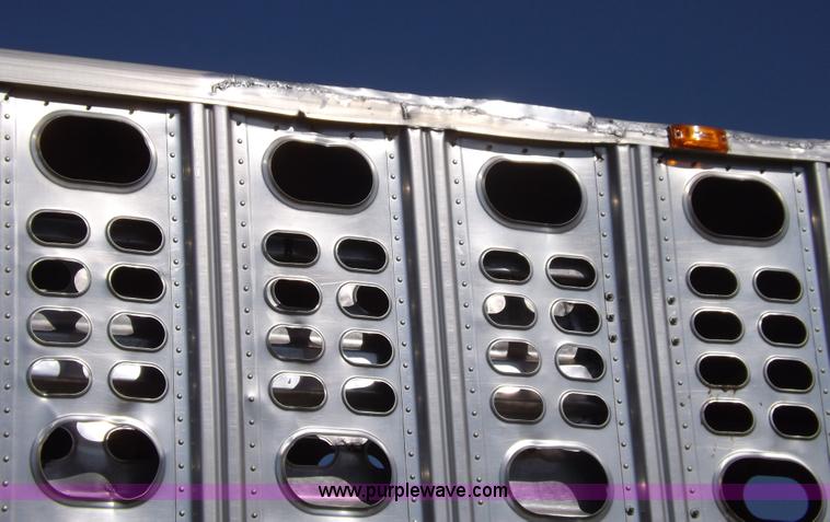 image for item I7585 2000 Wilson PSDCL-302 livestock trailer