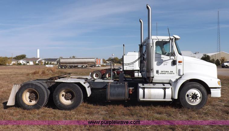 image for item I8352 2005 International 9200i semi truck