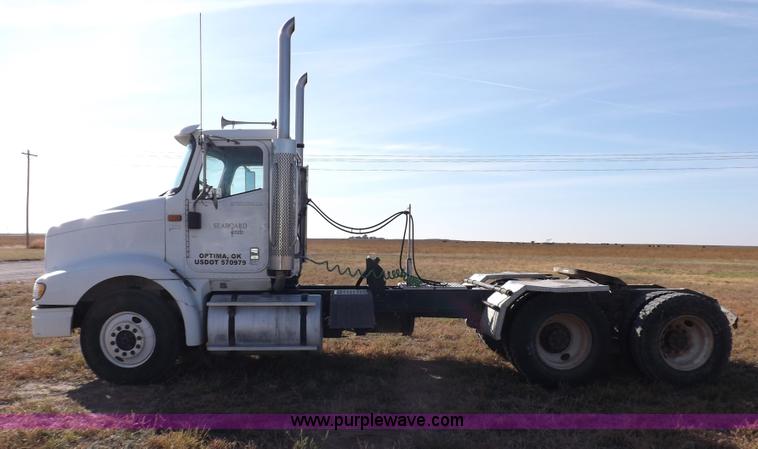 image for item I8352 2005 International 9200i semi truck