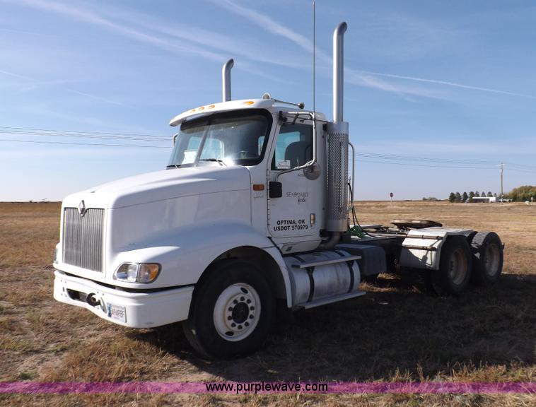 image for item I8352 2005 International 9200i semi truck