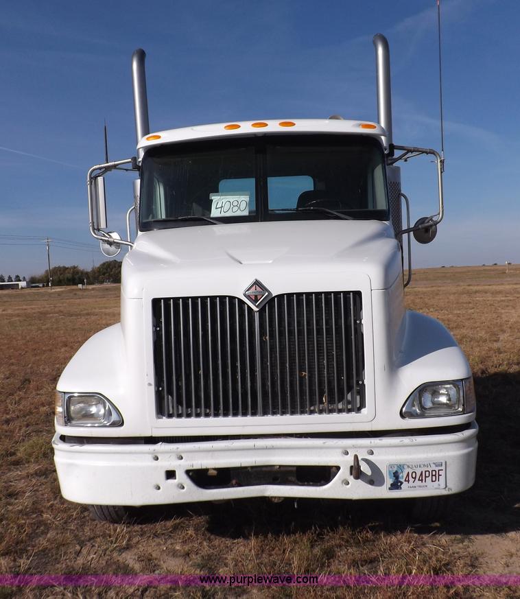 image for item I8352 2005 International 9200i semi truck