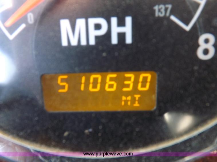 image for item I8352 2005 International 9200i semi truck