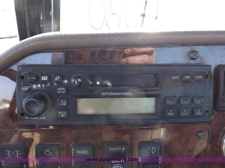 image for item I8352 2005 International 9200i semi truck