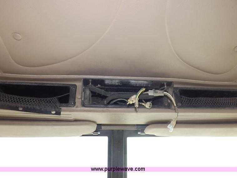 image for item I8352 2005 International 9200i semi truck