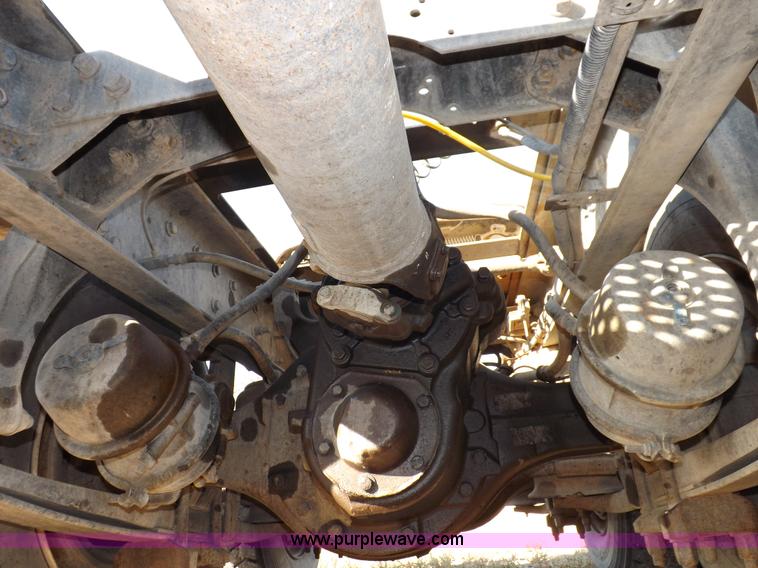 image for item I8352 2005 International 9200i semi truck