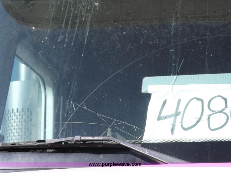 image for item I8352 2005 International 9200i semi truck