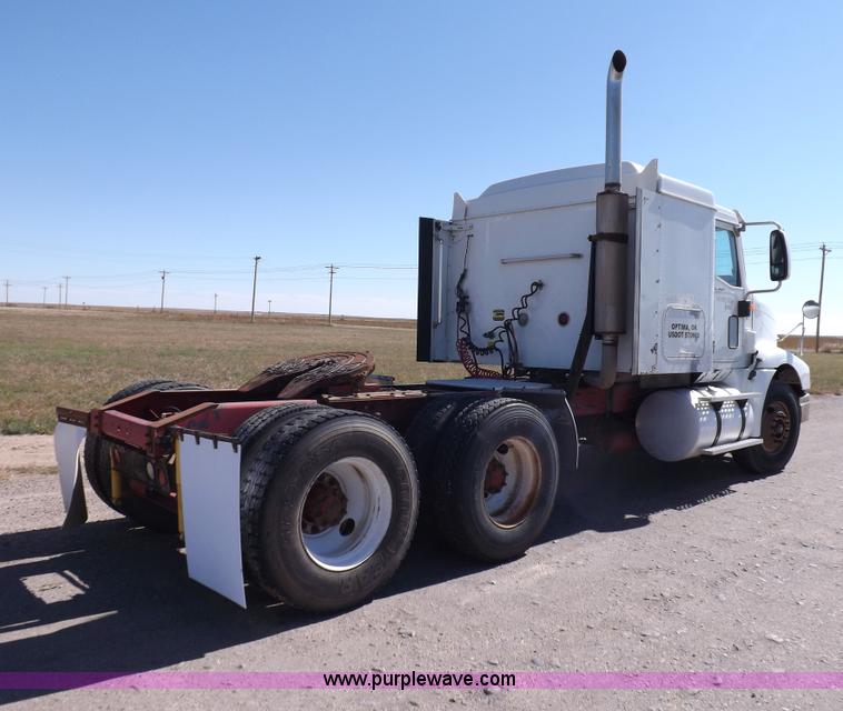 image for item I8391 2002 International 9200i semi truck