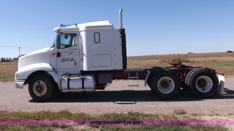 image for item I8391 2002 International 9200i semi truck