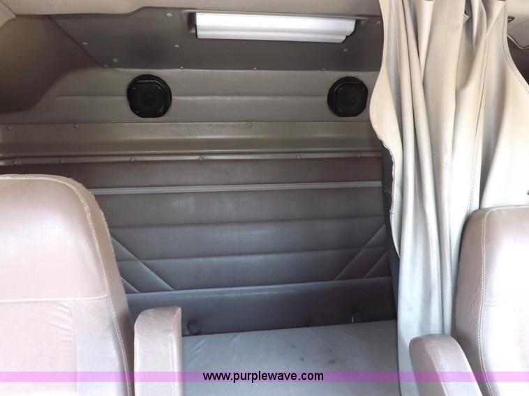 image for item I8391 2002 International 9200i semi truck