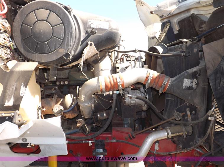 image for item I8391 2002 International 9200i semi truck