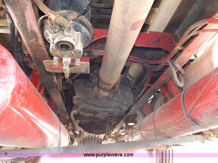 image for item I8391 2002 International 9200i semi truck