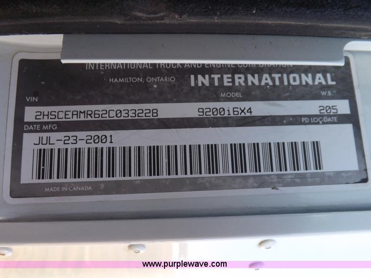 image for item I8391 2002 International 9200i semi truck