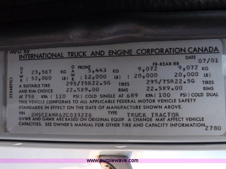 image for item I8391 2002 International 9200i semi truck