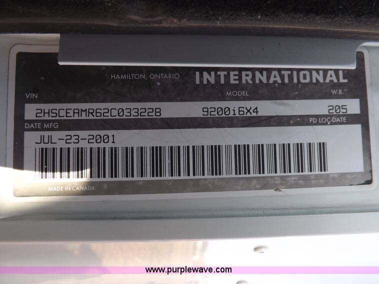 image for item I8391 2002 International 9200i semi truck