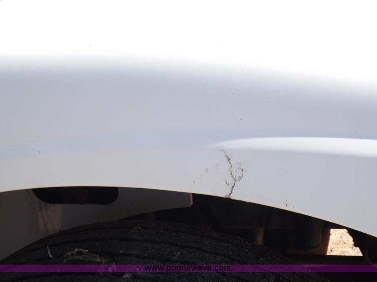 image for item I8392 2003 International 9200i semi truck