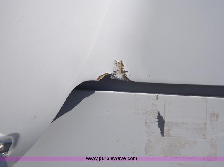 image for item I8392 2003 International 9200i semi truck