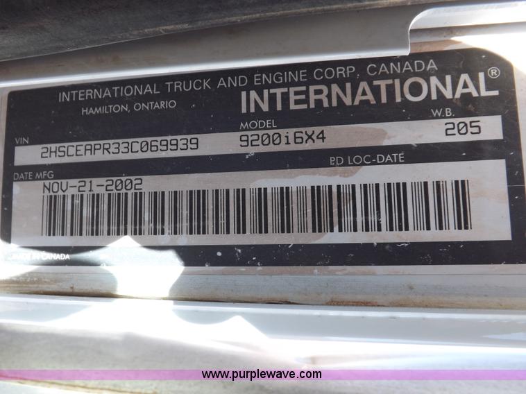 image for item I8392 2003 International 9200i semi truck
