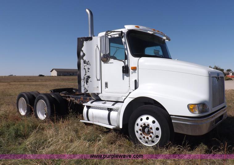 image for item I8393 2003 International 9200i semi truck