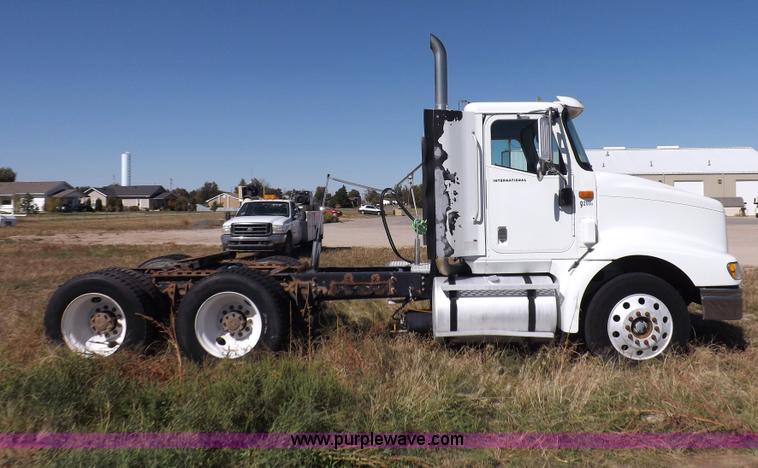 image for item I8393 2003 International 9200i semi truck