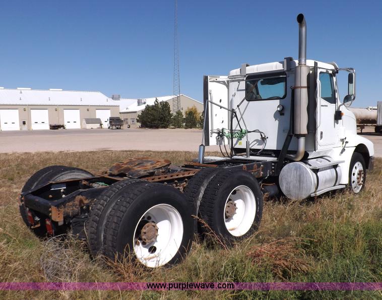 image for item I8393 2003 International 9200i semi truck