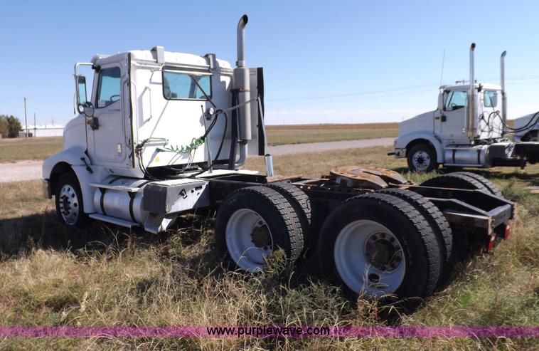 image for item I8393 2003 International 9200i semi truck