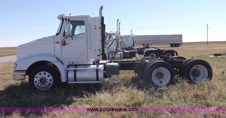 image for item I8393 2003 International 9200i semi truck
