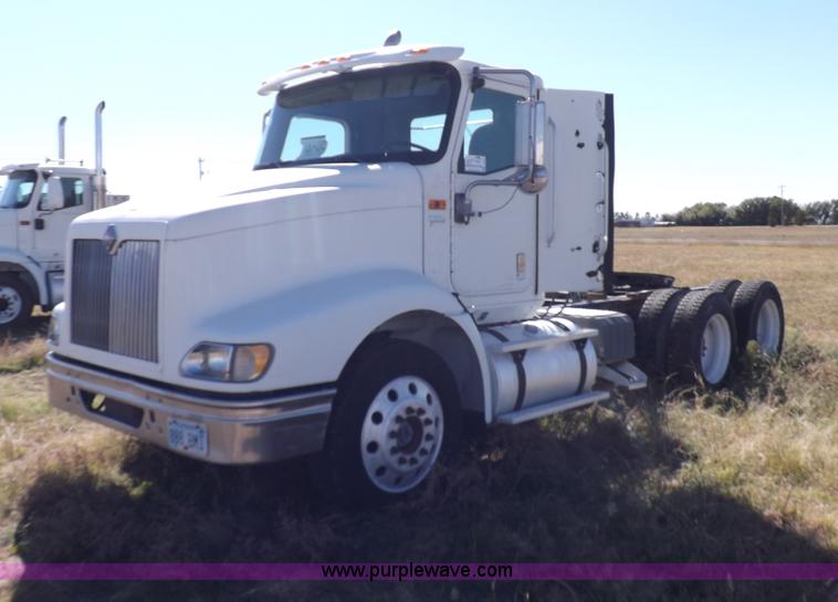 image for item I8393 2003 International 9200i semi truck